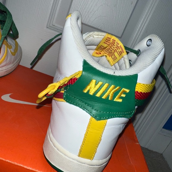 Vintage Nike Air Vandal Hi Leather
RASTA West Indies White Shoes - Mens Size 11 - Picture 5 of 16